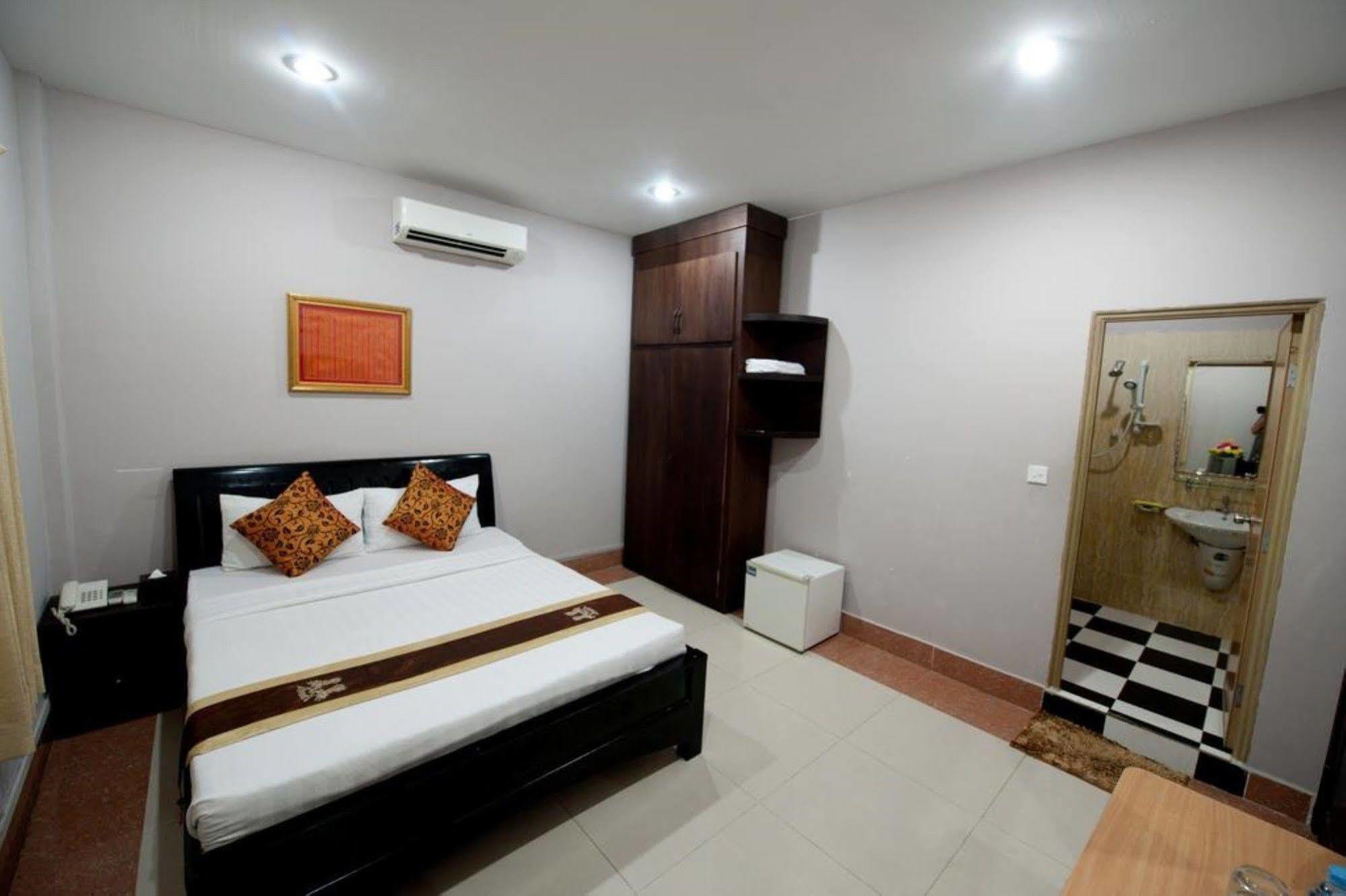 Wei Si Deng Hotel & Restaurant Phnom Penh Eksteriør bilde