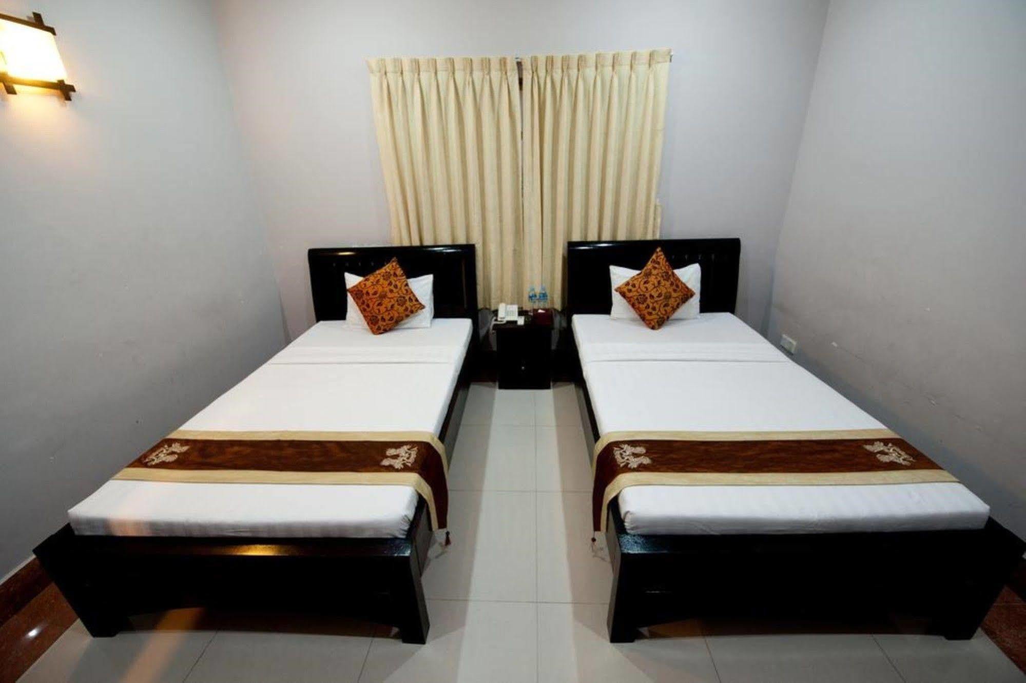 Wei Si Deng Hotel & Restaurant Phnom Penh Eksteriør bilde